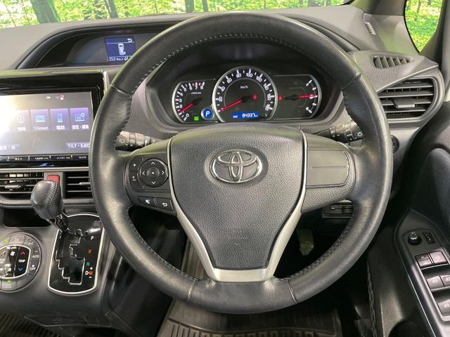 TOYOTA VOXY 2014 Image 31