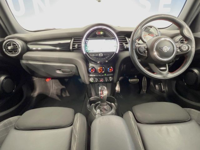 BMW MINI COOPER S 5DOOR 2019 Image 31