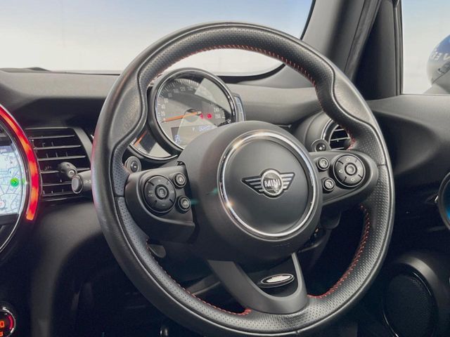 BMW MINI COOPER S 5DOOR 2019 Image 31