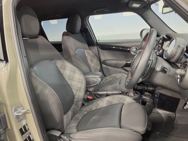 BMW MINI COOPER S 5DOOR 2019 Image 31