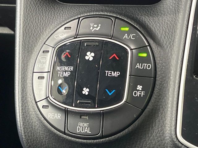 TOYOTA VOXY 2015 Image 31