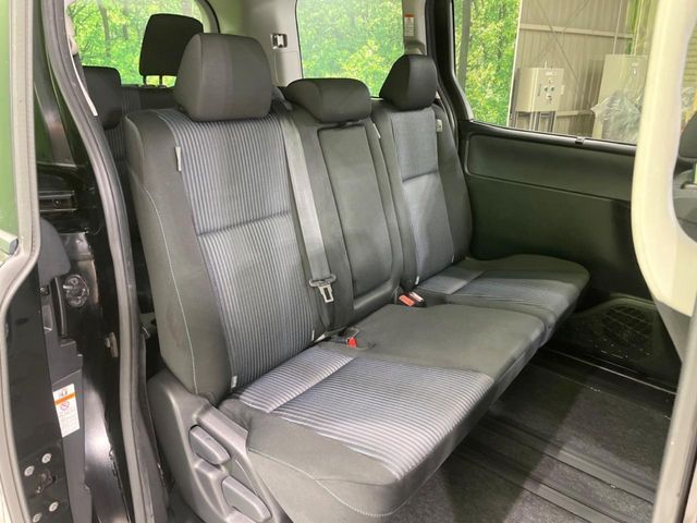 TOYOTA VOXY 2015 Image 31