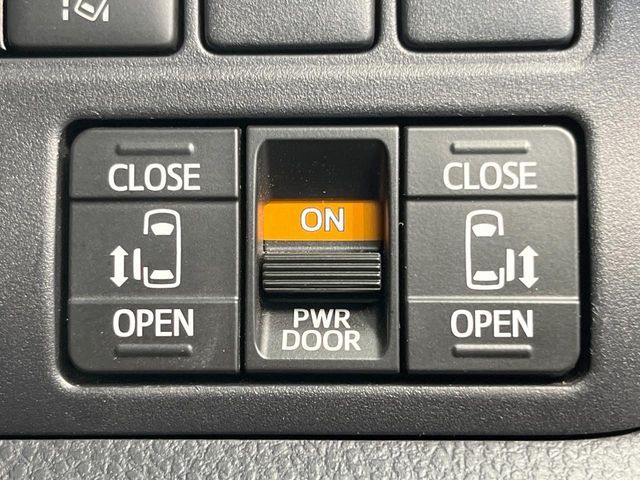 TOYOTA NOAH 2018 Image 31