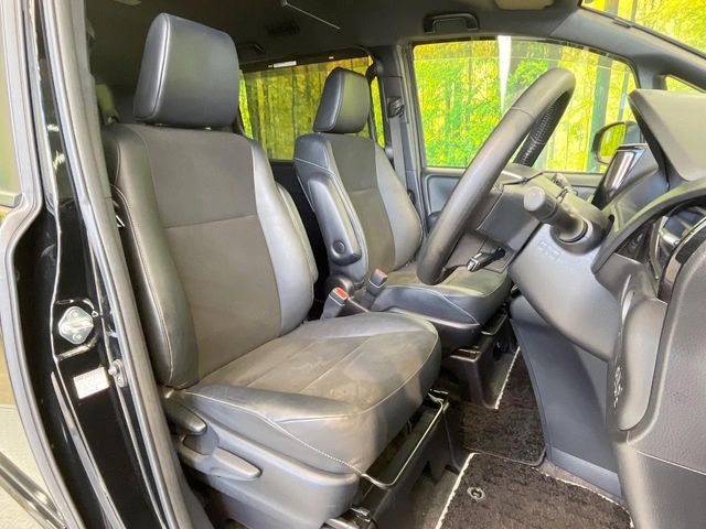 TOYOTA NOAH 2018 Image 31