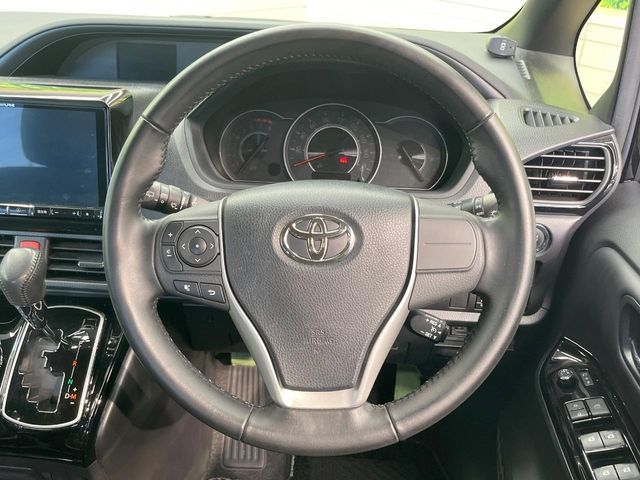 TOYOTA NOAH 2018 Image 31