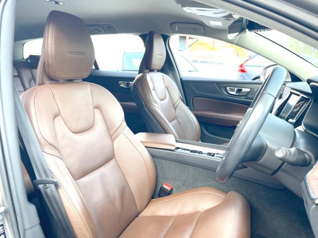 VOLVO V60 2020 Image 31