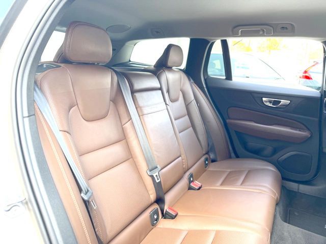 VOLVO V60 2020 Image 31