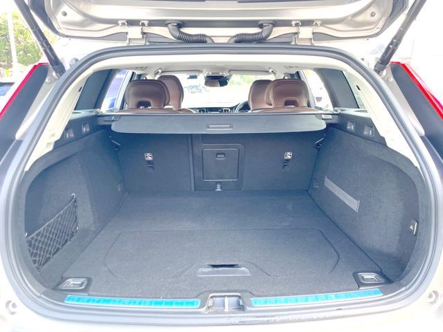 VOLVO V60 2020 Image 31