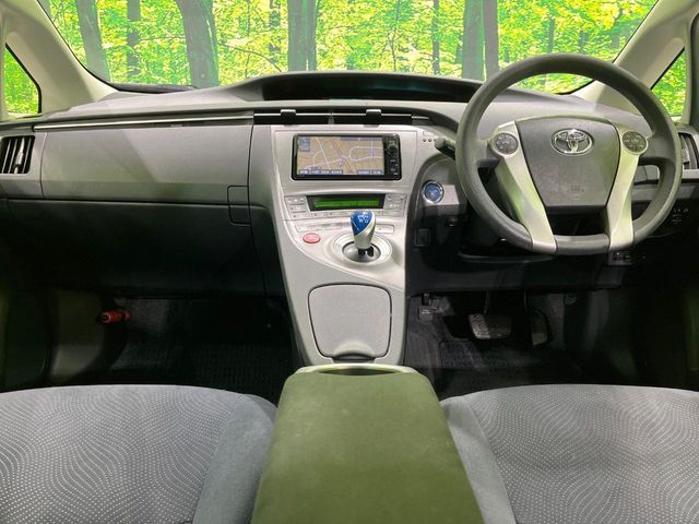 TOYOTA PRIUS 2015 Image 31