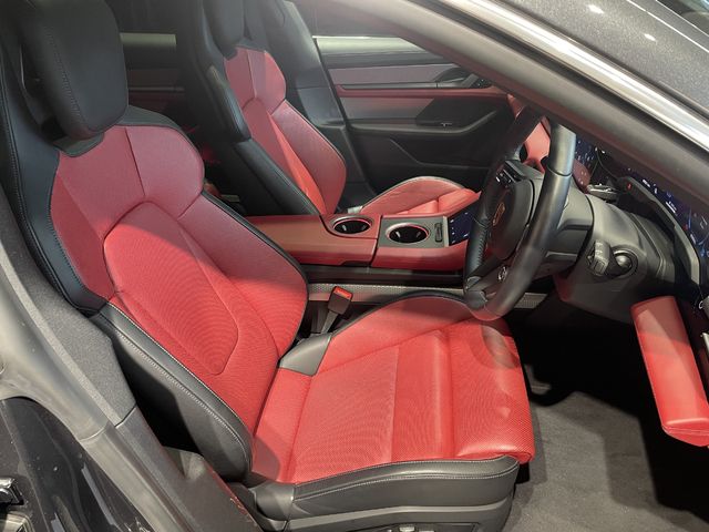 PORSCHE TAYCAN 2024 Image 31