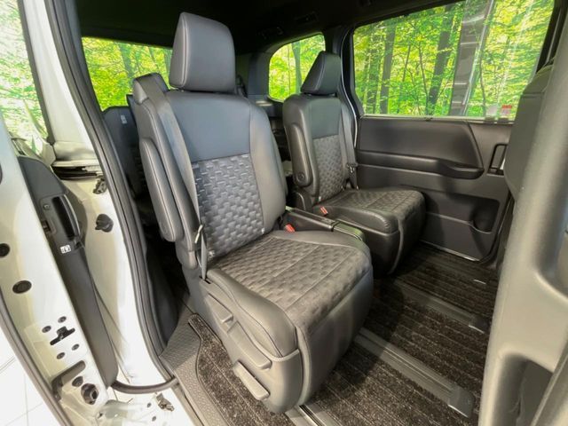 TOYOTA VOXY HYBRID 2024 Image 31