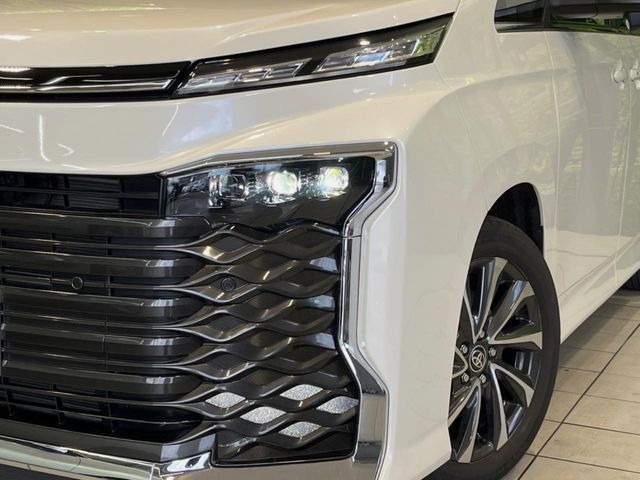TOYOTA VOXY HYBRID 2024 Image 31