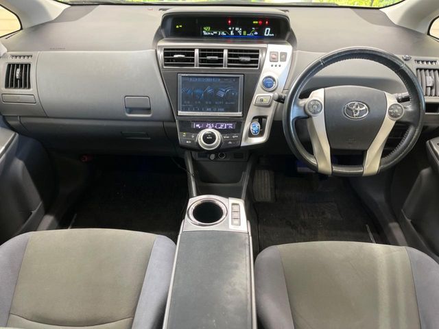 TOYOTA PRIUS ALPHA 2013 Image 31