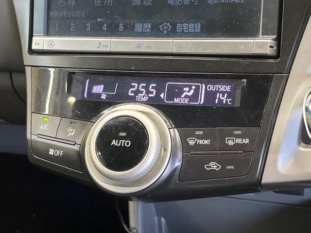 TOYOTA PRIUS ALPHA 2013 Image 31