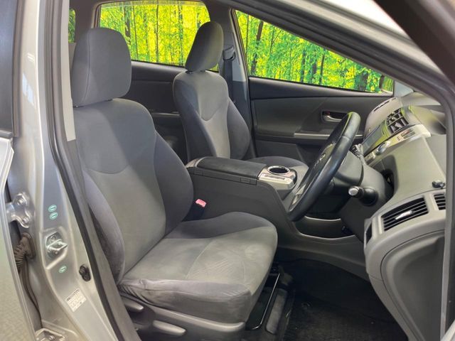 TOYOTA PRIUS ALPHA 2013 Image 31