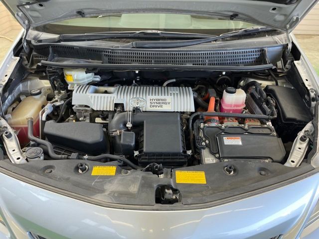 TOYOTA PRIUS ALPHA 2013 Image 31