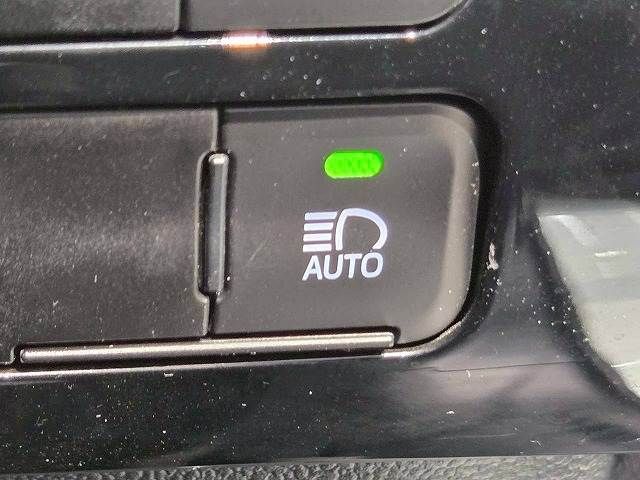 TOYOTA PRIUS 2019 Image 31