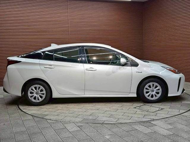 TOYOTA PRIUS 2019 Image 31