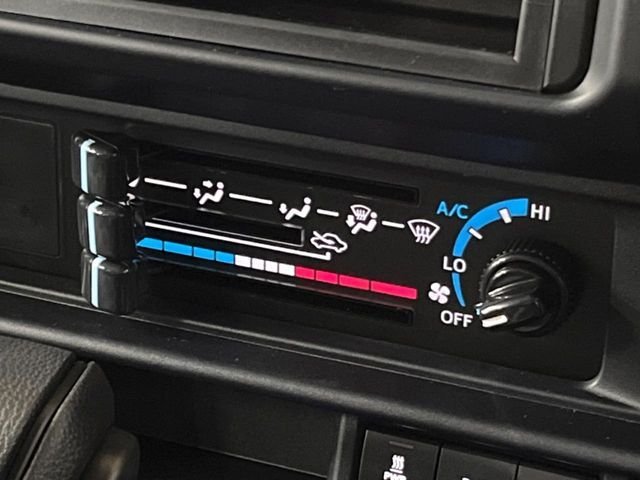 TOYOTA LANDCRUISER 70 2025 Image 31