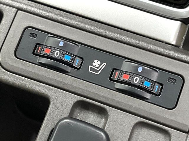 TOYOTA LANDCRUISER PRADO 2022 Image 31