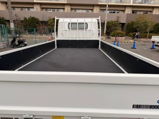 MITSUBISHI CANTER 2025 Image 31