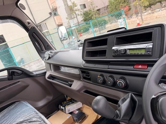 MITSUBISHI CANTER 2025 Image 31