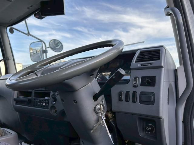 MITSUBISHI FUSOU FIGHTER 2005 Image 31