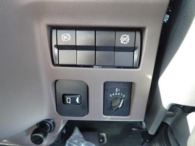 MITSUBISHI CANTER 2025 Image 31