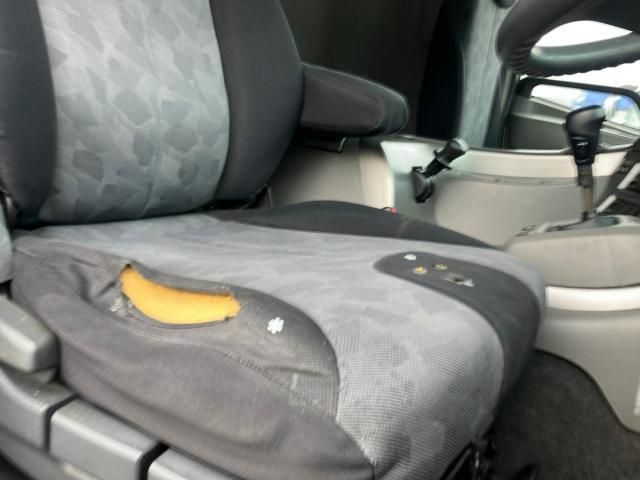 NISSAN DIESEL QUON 2011 Image 31