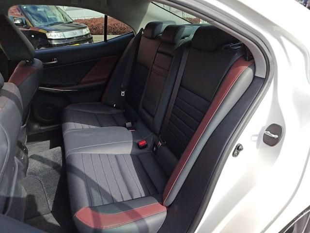 TOYOTA LEXUS IS300H 2016 Image 31