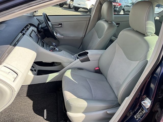 TOYOTA PRIUS PHV 2013 Image 31