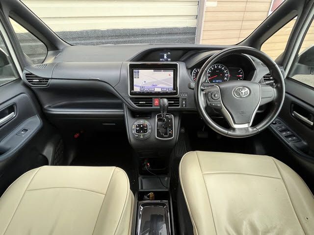 TOYOTA VOXY 2016 Image 31