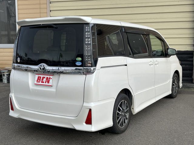 TOYOTA VOXY 2016 Image 31