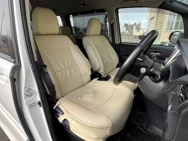 TOYOTA VOXY 2016 Image 31