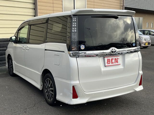 TOYOTA VOXY 2016 Image 31