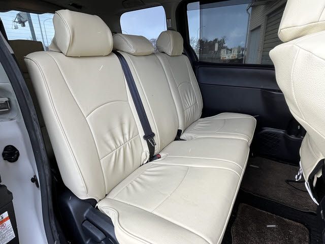 TOYOTA VOXY 2016 Image 31