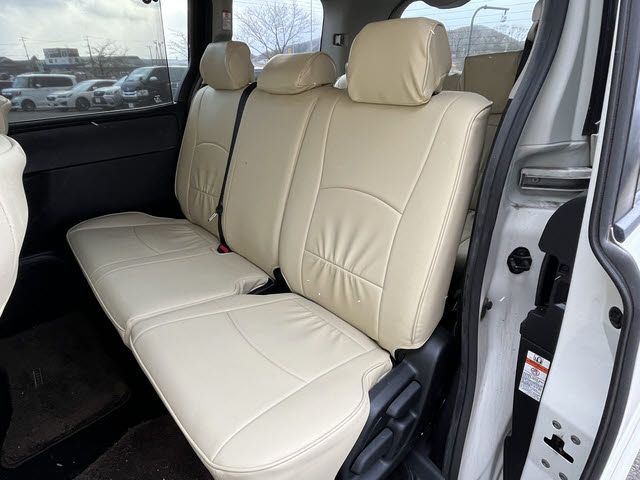 TOYOTA VOXY 2016 Image 31