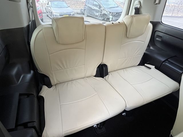 TOYOTA VOXY 2016 Image 31