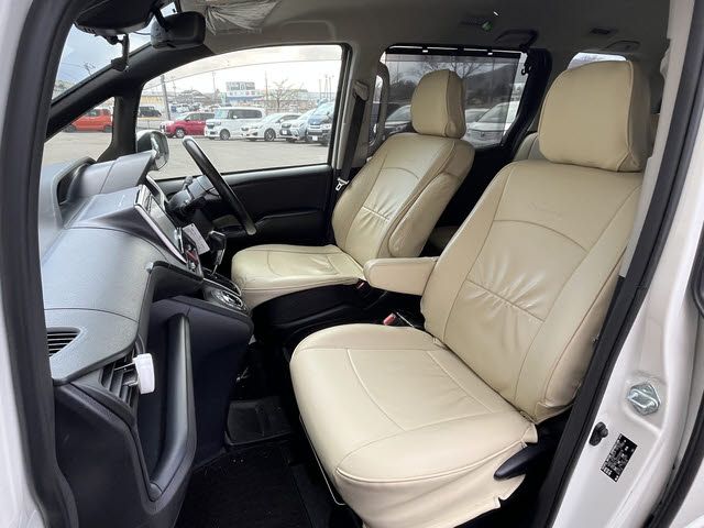 TOYOTA VOXY 2016 Image 31