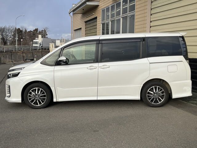 TOYOTA VOXY 2016 Image 31