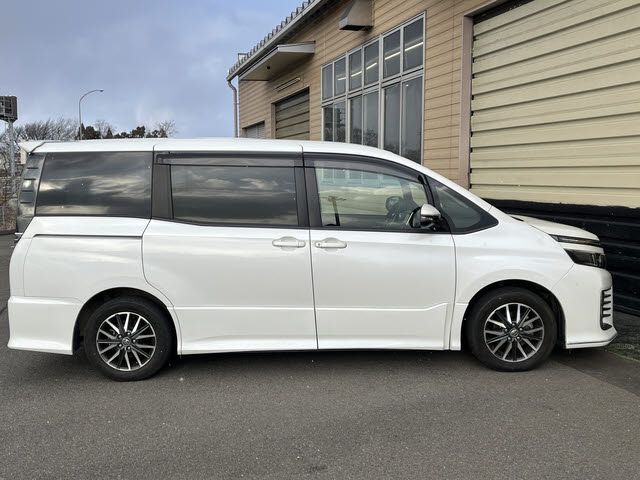 TOYOTA VOXY 2016 Image 31