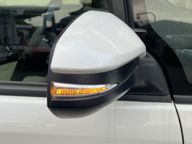 TOYOTA VOXY 2016 Image 31