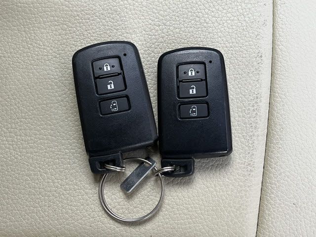 TOYOTA VOXY 2016 Image 31