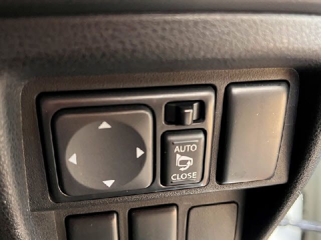 NISSAN JUKE 2012 Image 31