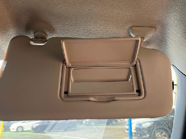 NISSAN JUKE 2012 Image 31