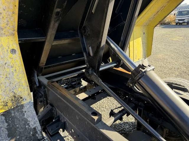 MITSUBISHI CANTER 2011 Image 31