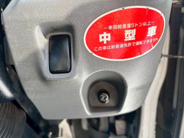 HINO DUTRO 2012 Image 31