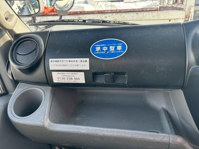 HINO DUTRO 2012 Image 31