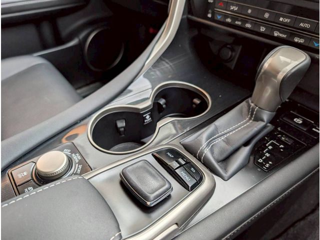 TOYOTA LEXUS RX450H 2WD 2017 Image 31