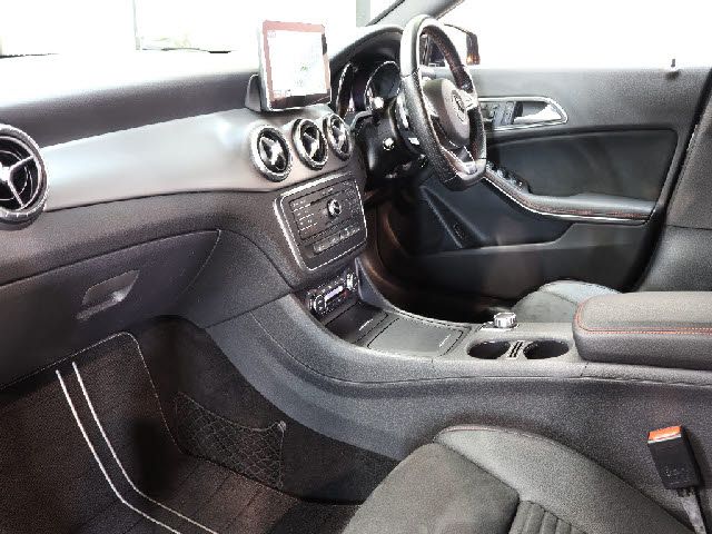 MERCEDES BENZ CLA SH 2017 Image 31